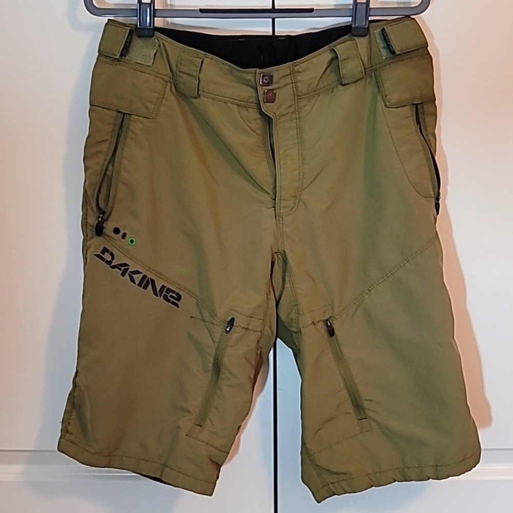 Dakine MTB mountain biking shorts - racing cycling shorts - XL - olive green